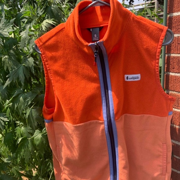 Cotopaxi Womens Two-Tone Orange Fleece Vest Gilet Activewear Athleisure - Picture 2 of 6